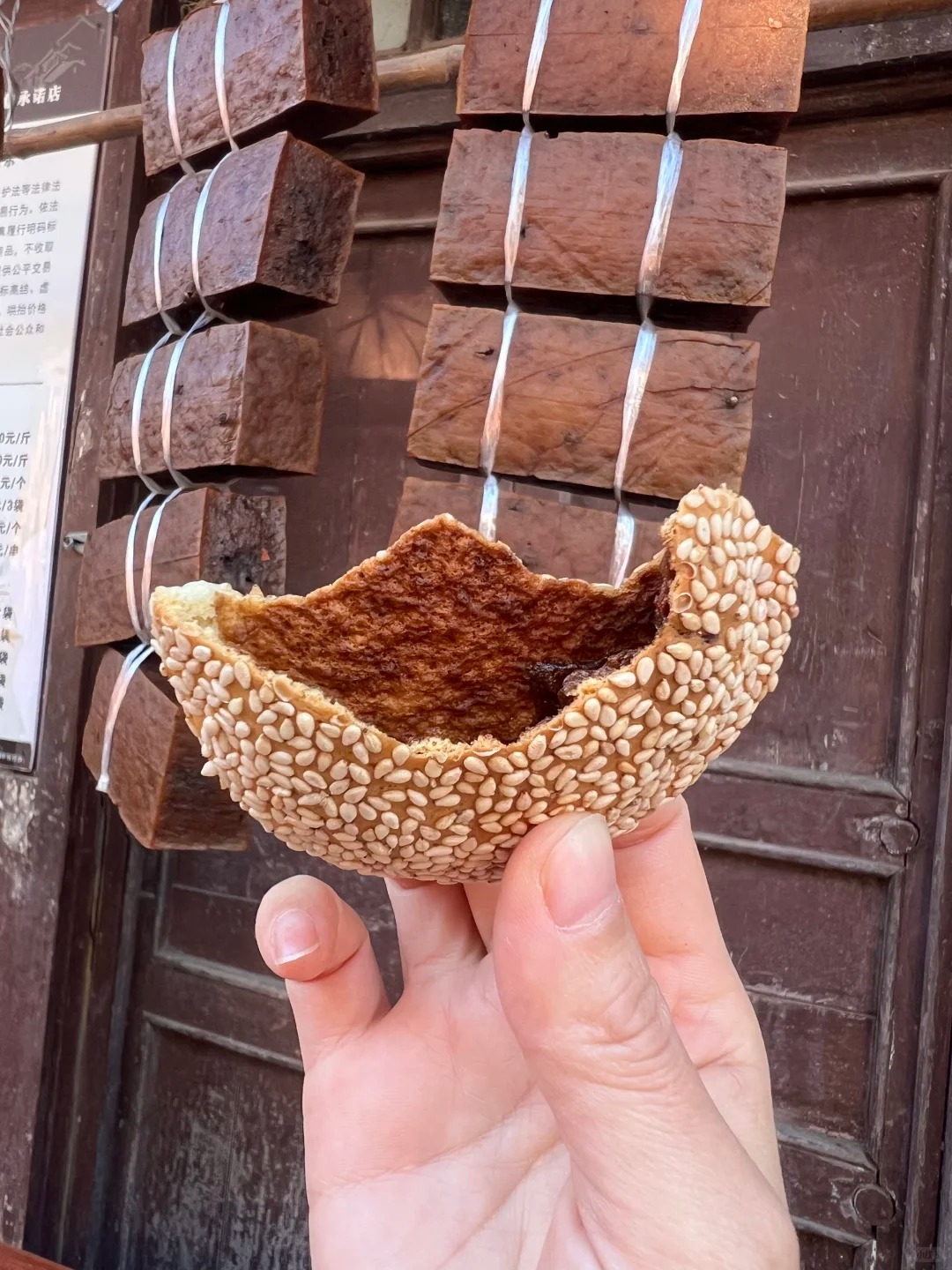 Ở v&ugrave;ng n&agrave;y c&oacute; m&oacute;n kẹo tơ sen lạ l&ugrave;ng: H&oacute;a ra lại l&agrave; thức qu&agrave; tuổi thơ lớn c&ugrave;ng bao người d&acirc;n Việt!- Ảnh 12.