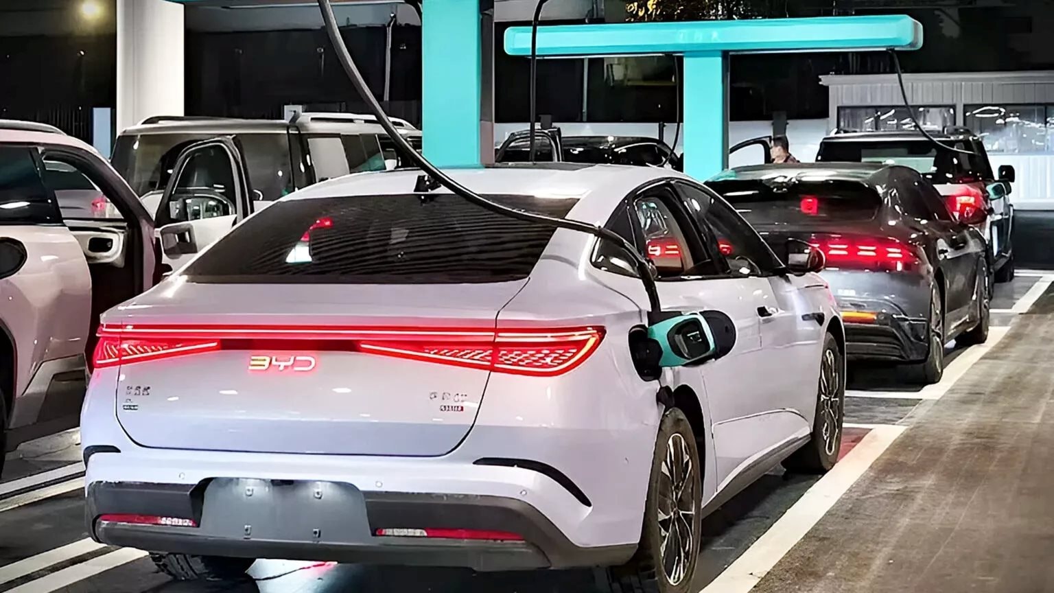 Ph&aacute;t minh của Trung Quốc l&agrave;m rung chuyển ng&agrave;nh xe điện: sạc nhanh như đổ xăng, sắp c&oacute; mặt tại Việt Nam?- Ảnh 1.