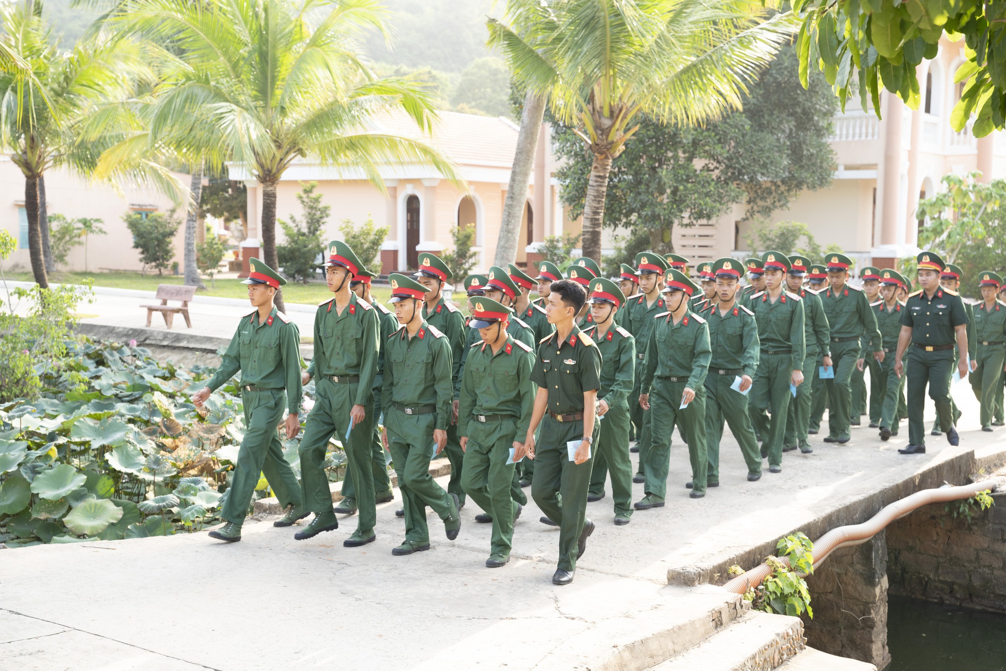 Cử tri n&ocirc; nức bầu cử sớm- Ảnh 2.