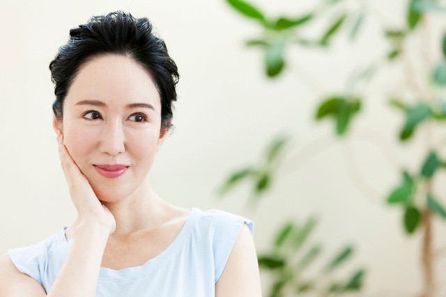 Kh&ocirc;ng phải thiếu ngủ, phụ nữ thấy da xấu sau 40 tuổi c&oacute; thể do thiếu v&agrave;i dưỡng chất quan trọng- Ảnh 3.