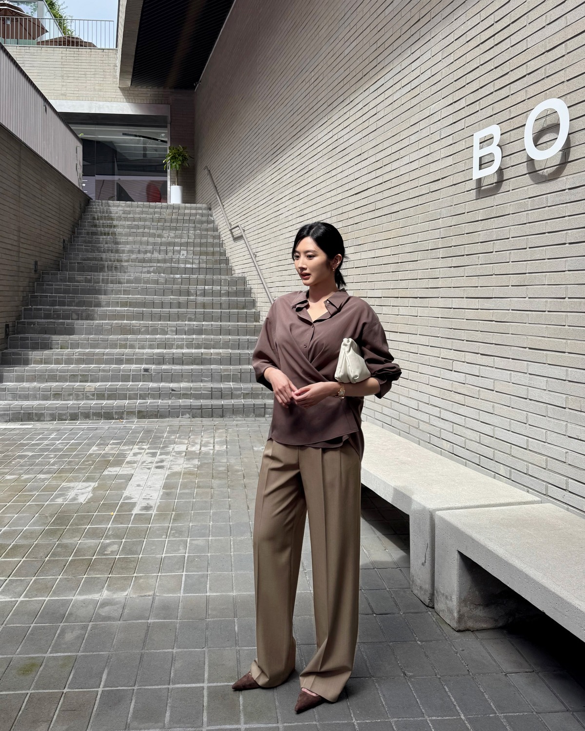 Chị em chỉ cần đ&uacute;ng 4 kiểu quần c&ocirc;ng sở cho m&ugrave;a h&egrave; 2026 l&agrave; trở th&agrave;nh người s&agrave;nh điệu, bắt kịp xu hướng- Ảnh 2.