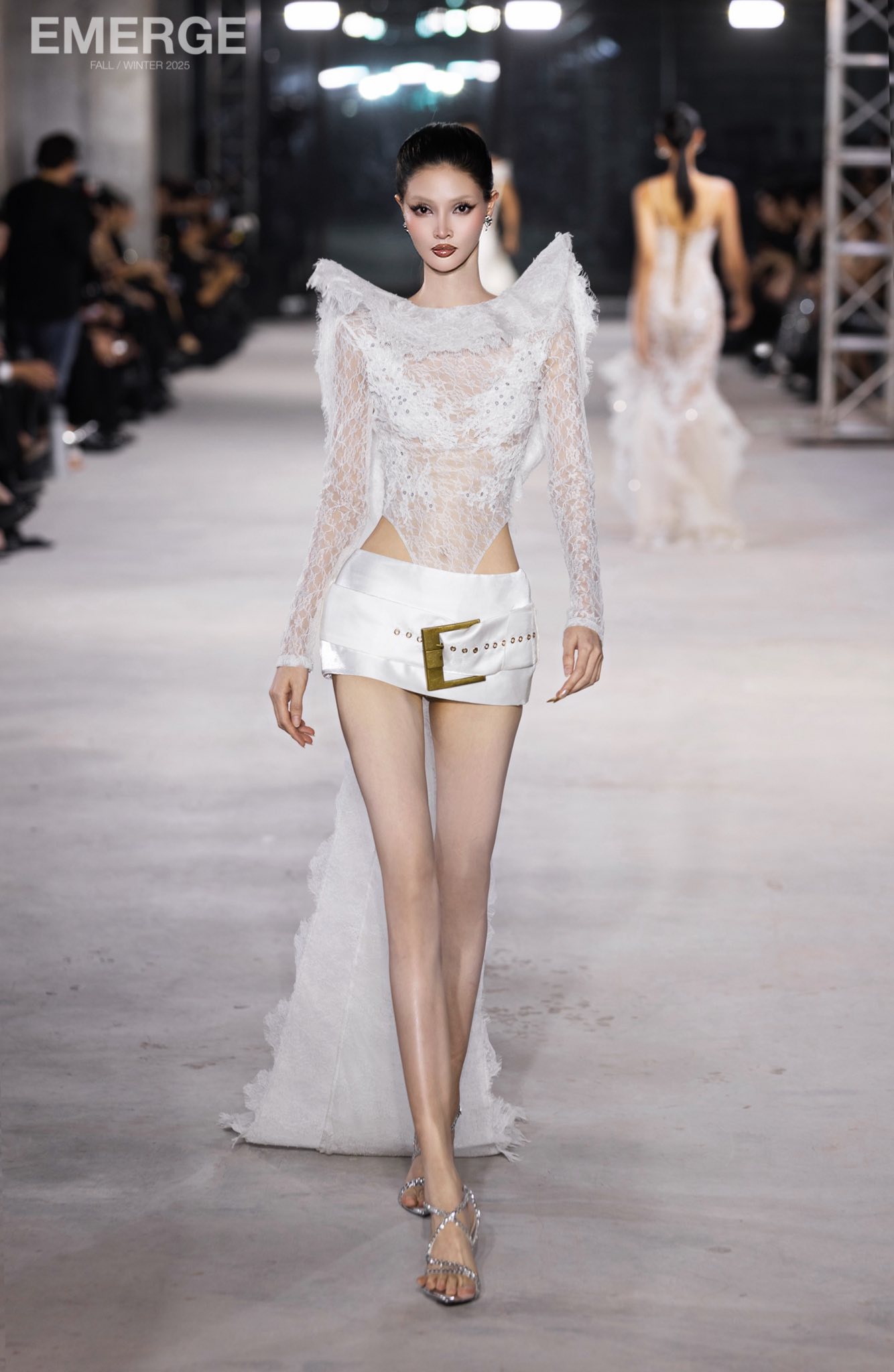 Vbiz c&oacute; mỹ nh&acirc;n bị nhầm l&agrave; AI, mặt đẹp như b&uacute;p b&ecirc; nhưng body 