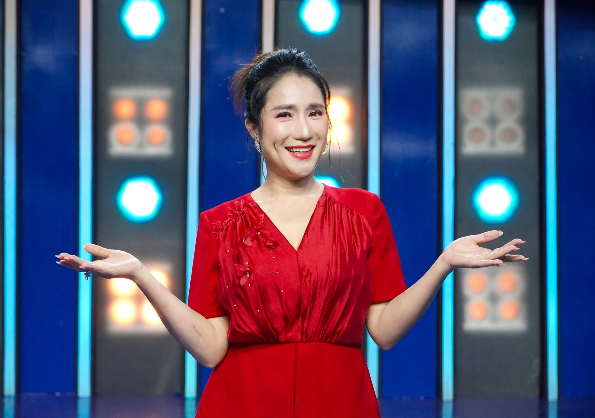 Mẹ đơn th&acirc;n l&agrave; NSƯT nổi tiếng miền Nam một thời: U50 đi b&aacute;n cafe ở G&ograve; Vấp, 25 ngh&igrave;n một ly- Ảnh 2.