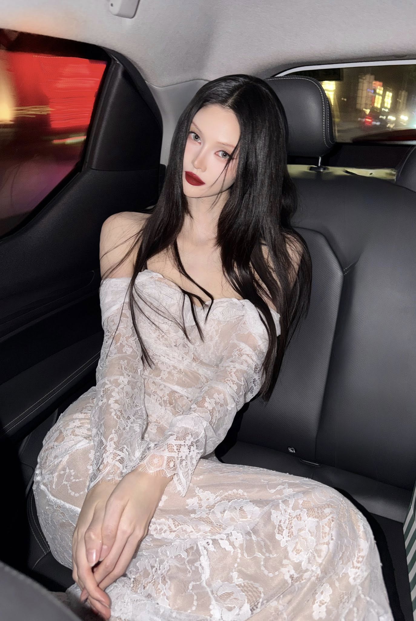 Vbiz c&oacute; mỹ nh&acirc;n bị nhầm l&agrave; AI, mặt đẹp như b&uacute;p b&ecirc; nhưng body 