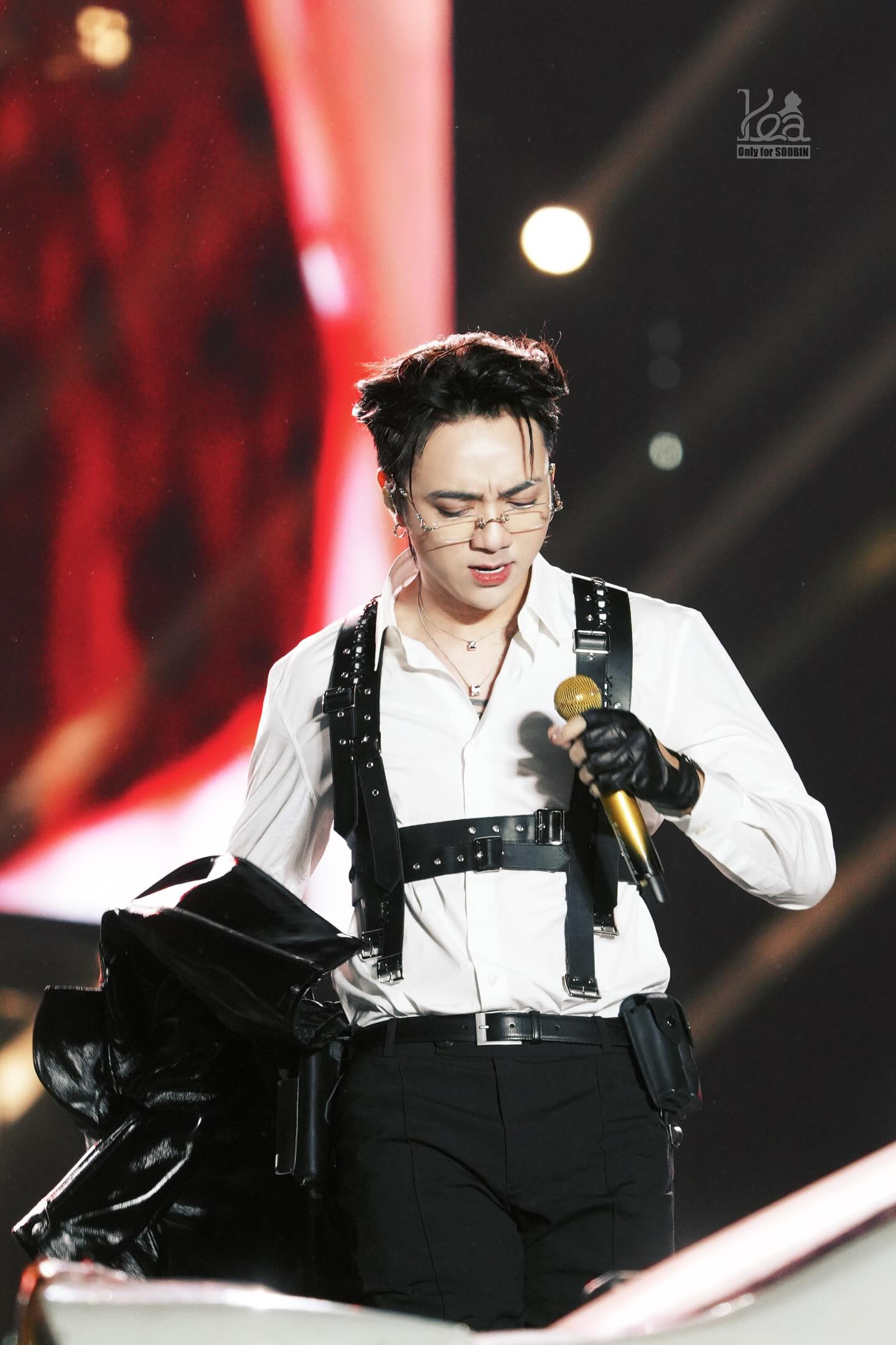 Si&ecirc;u xe của SOOBIN bốc ch&aacute;y ng&ugrave;n ngụt, cả chục ng&agrave;n người h&aacute; hốc- Ảnh 1.