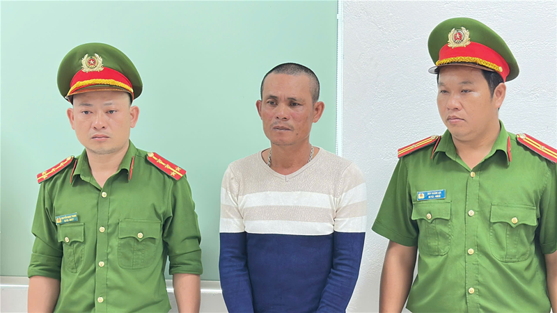 Nghi chồng ngoại tình, vợ kéo con gái đến quán cà phê đánh ghen: Con trai chủ quán cầm gậy đánh người đàn ông thương tật 60%- Ảnh 1. Nghi chồng ngoại tình, vợ kéo con gái đến quán cà phê đánh ghen: Con trai chủ quán cầm gậy đánh người đàn ông thương tật 60%- Ảnh 1.