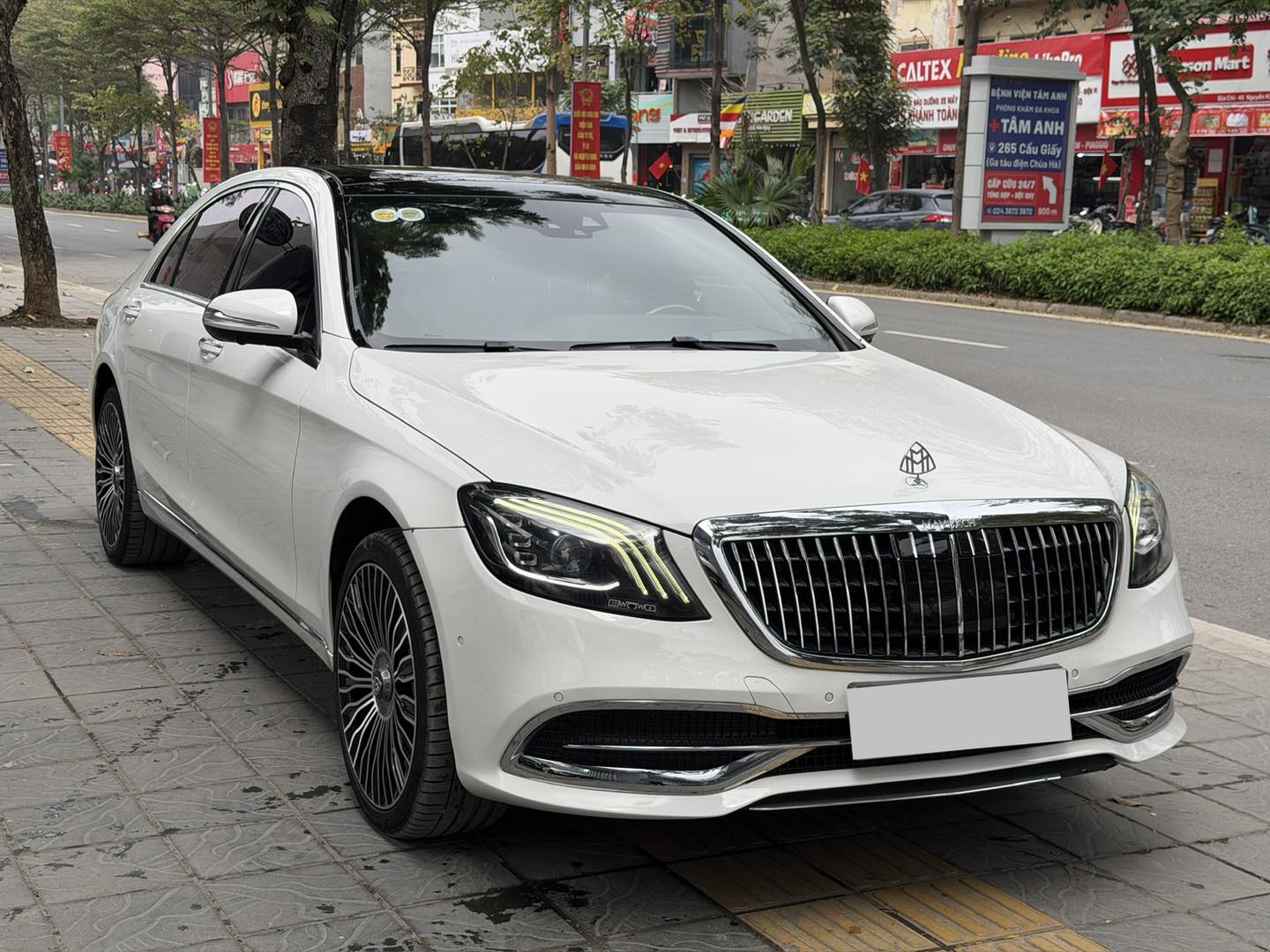 Diễn vi&ecirc;n phim 'Mưa đỏ' tậu Mercedes-Benz S 450 Luxury tặng vợ dịp 8/3: Xe đời 2020 lột x&aacute;c phong c&aacute;ch Maybach, nhập hội c&ugrave;ng Quốc Trường, Ho&agrave; Minzy- Ảnh 4.