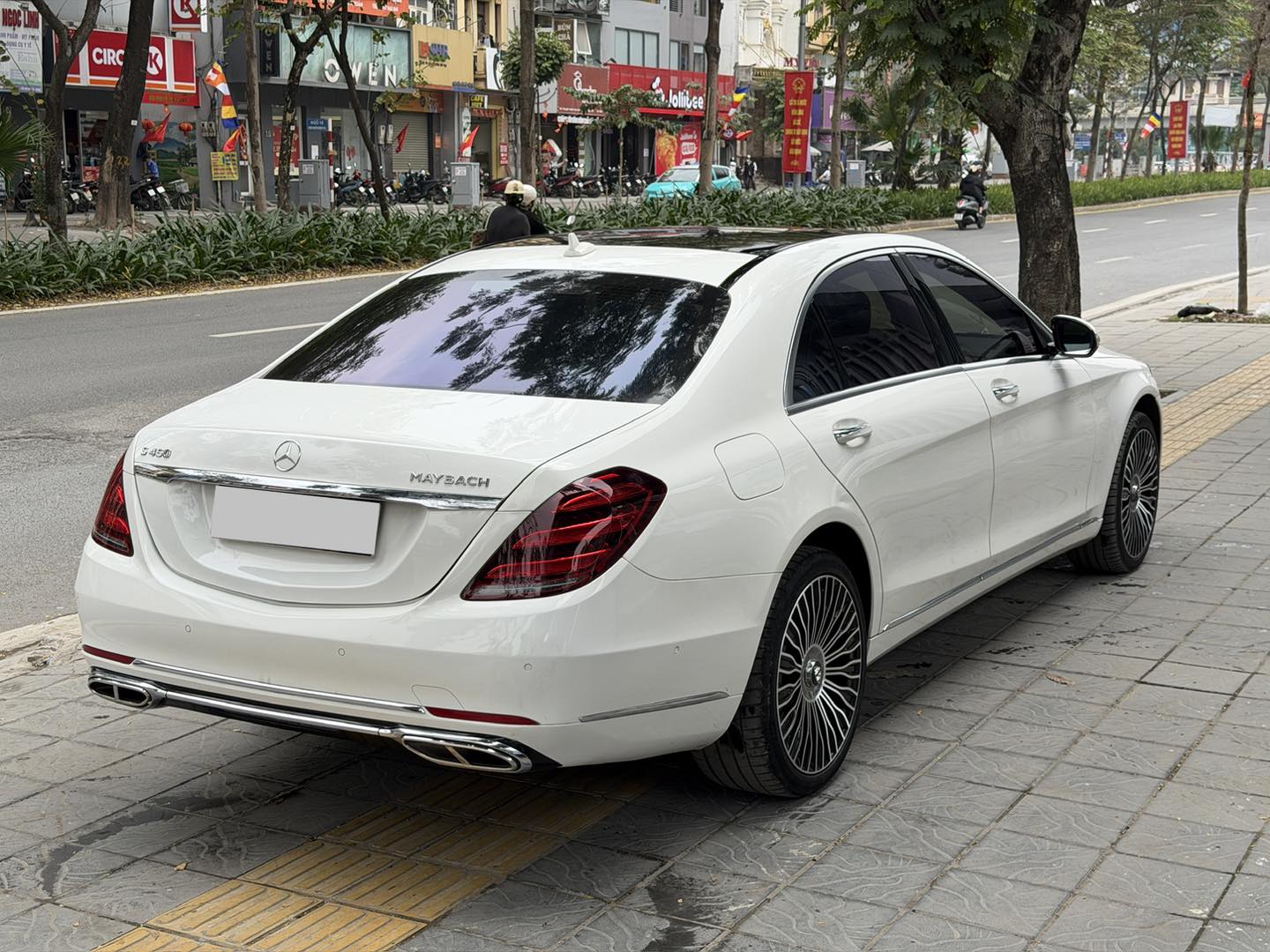 Diễn vi&ecirc;n phim 'Mưa đỏ' tậu Mercedes-Benz S 450 Luxury tặng vợ dịp 8/3: Xe đời 2020 lột x&aacute;c phong c&aacute;ch Maybach, nhập hội c&ugrave;ng Quốc Trường, Ho&agrave; Minzy- Ảnh 5.