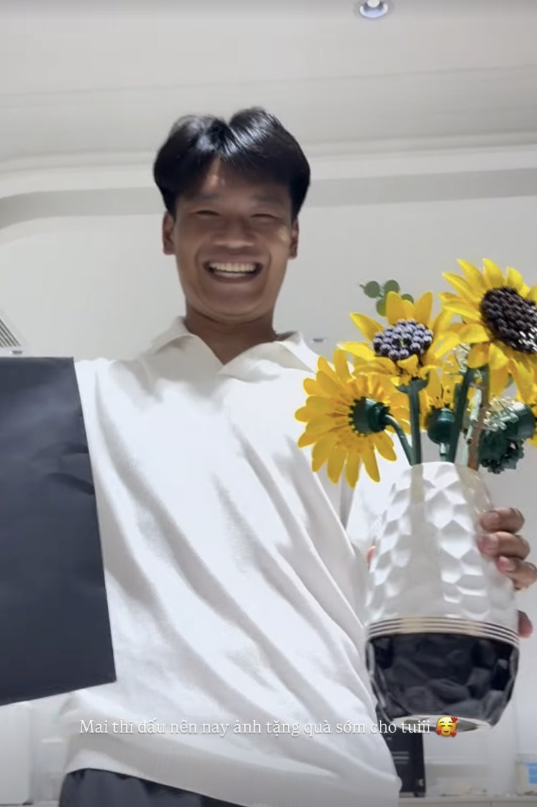 Vợ chồng Th&agrave;nh Chung - Tố Uy&ecirc;n sống cuộc đời như ng&ocirc;n t&igrave;nh: X&acirc;y biệt thự mấy chục tỷ cho vợ ở, c&ograve;n tự tay trồng cả vườn hoa hồng chỉ v&igrave; vợ th&iacute;ch ngắm hoa- Ảnh 3.