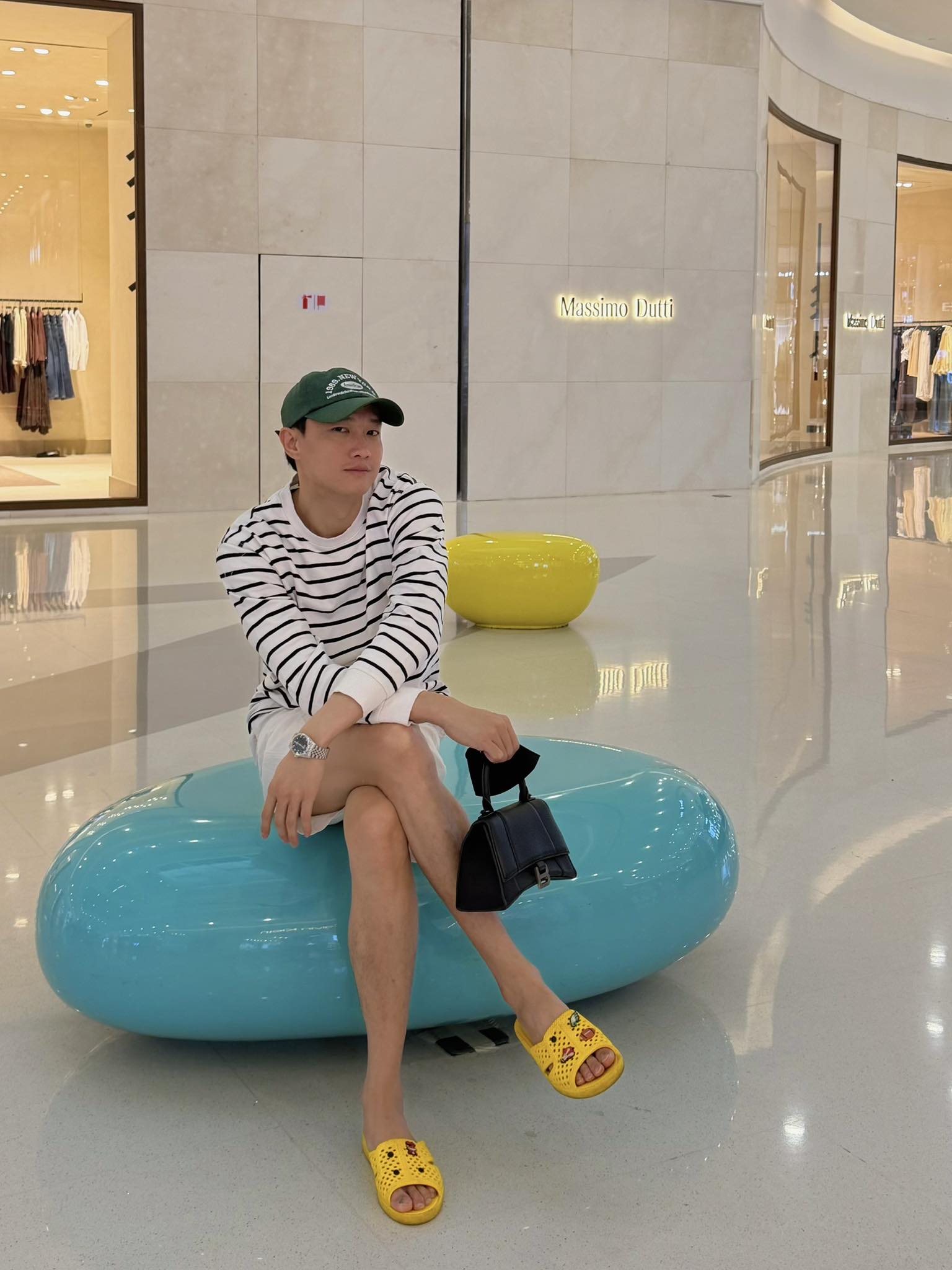 Quốc Trường hiện nguy&ecirc;n h&igrave;nh l&agrave; tổng t&agrave;i th&iacute;ch "của lạ"- Ảnh 1.