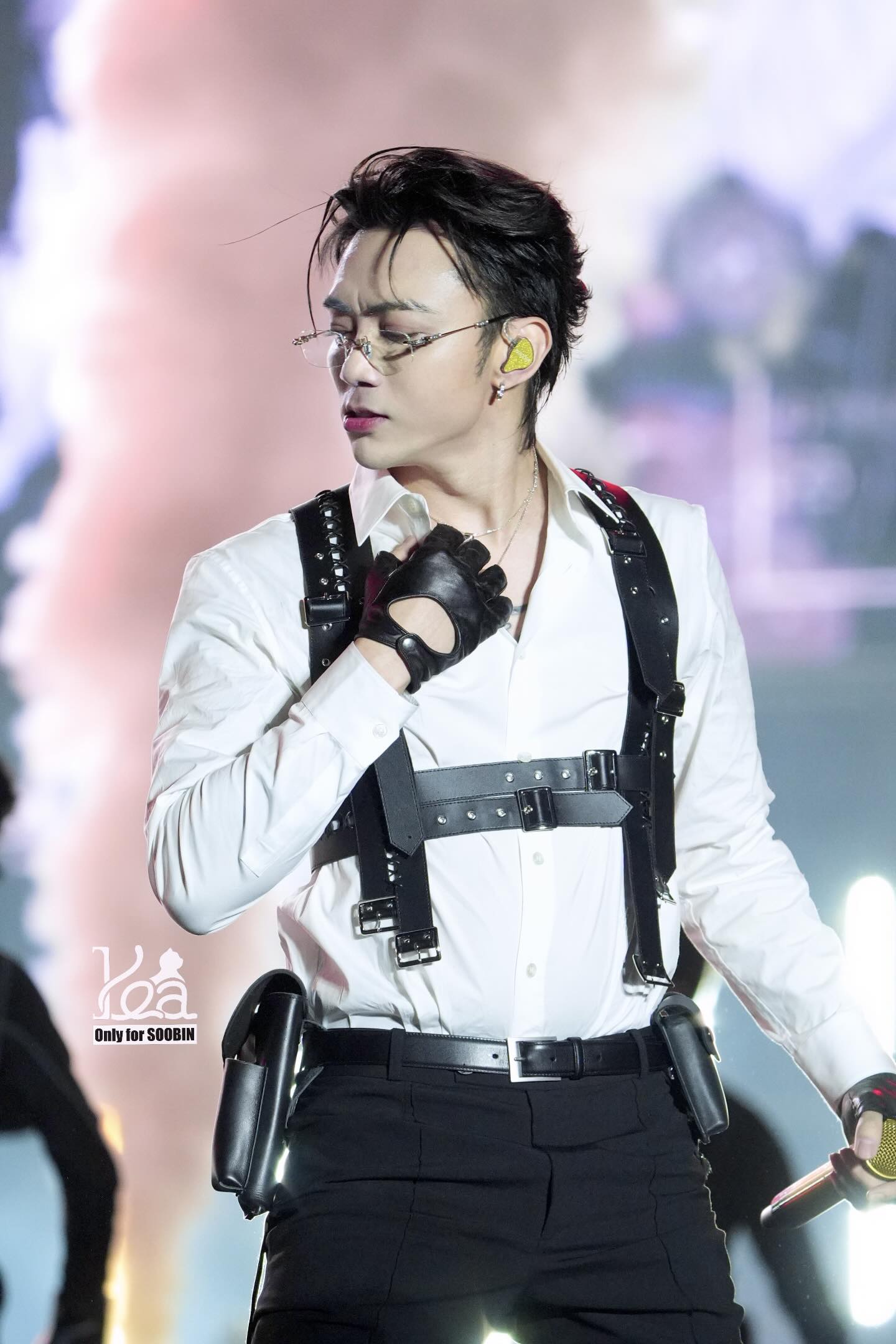 Si&ecirc;u xe của SOOBIN bốc ch&aacute;y ng&ugrave;n ngụt, cả chục ng&agrave;n người h&aacute; hốc- Ảnh 2.