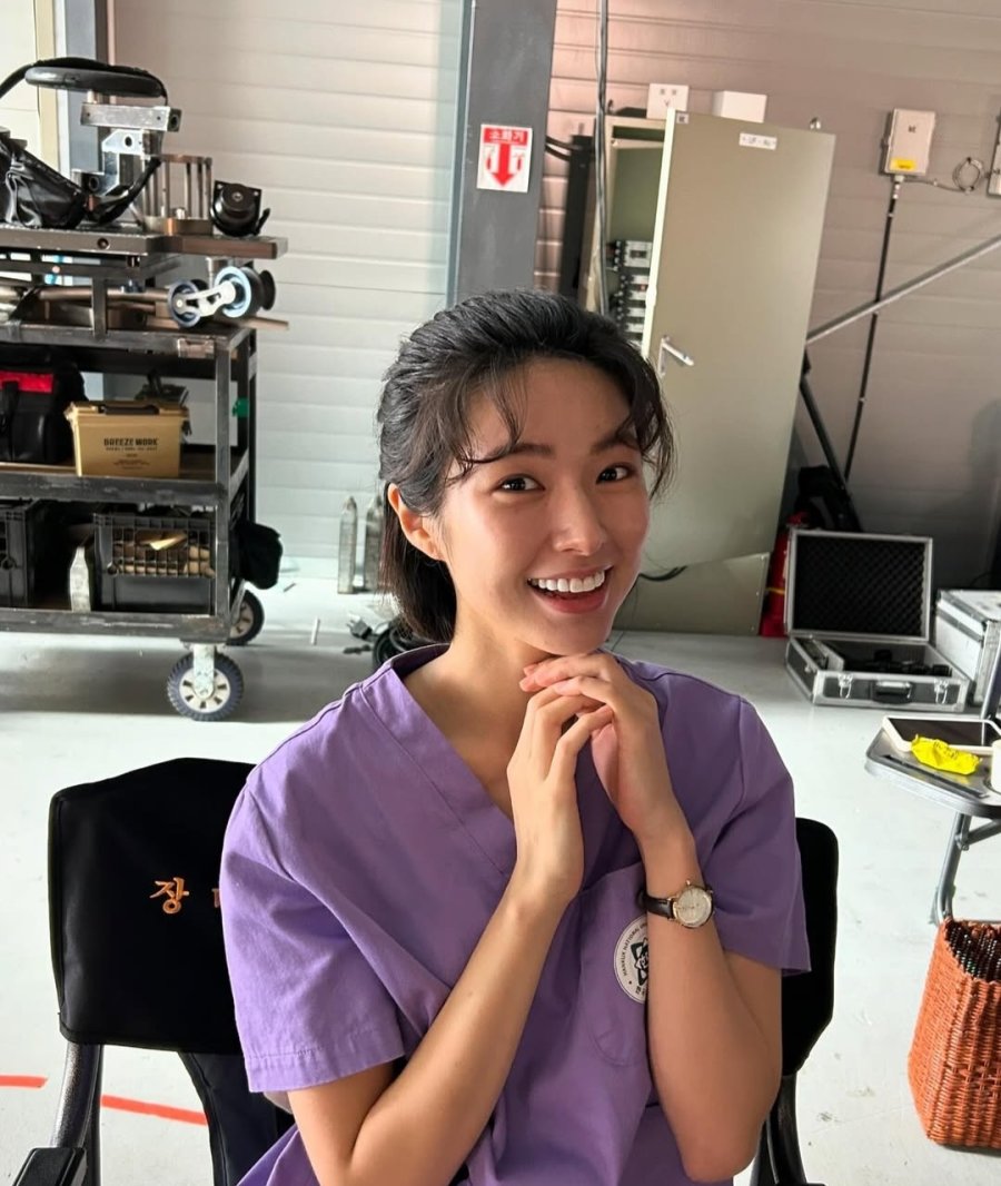 Nữ phụ khiến Jisoo bớt hot v&igrave; m&agrave;n "lột x&aacute;c" th&agrave;nh tiểu thư qu&aacute; đỉnh- Ảnh 1.