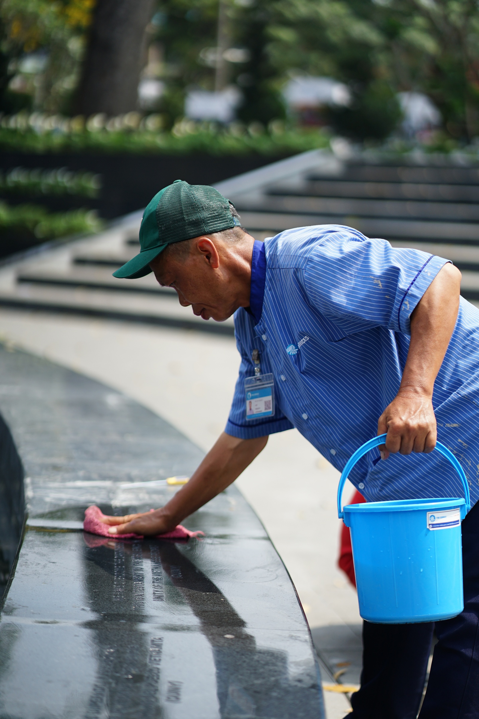 Gặp chú lao công vừa quét dọn vừa nhún nhảy theo điệu nhạc gây sốt MXH: "Hông vui cũng nhảy, vui cũng nhảy"- Ảnh 3.