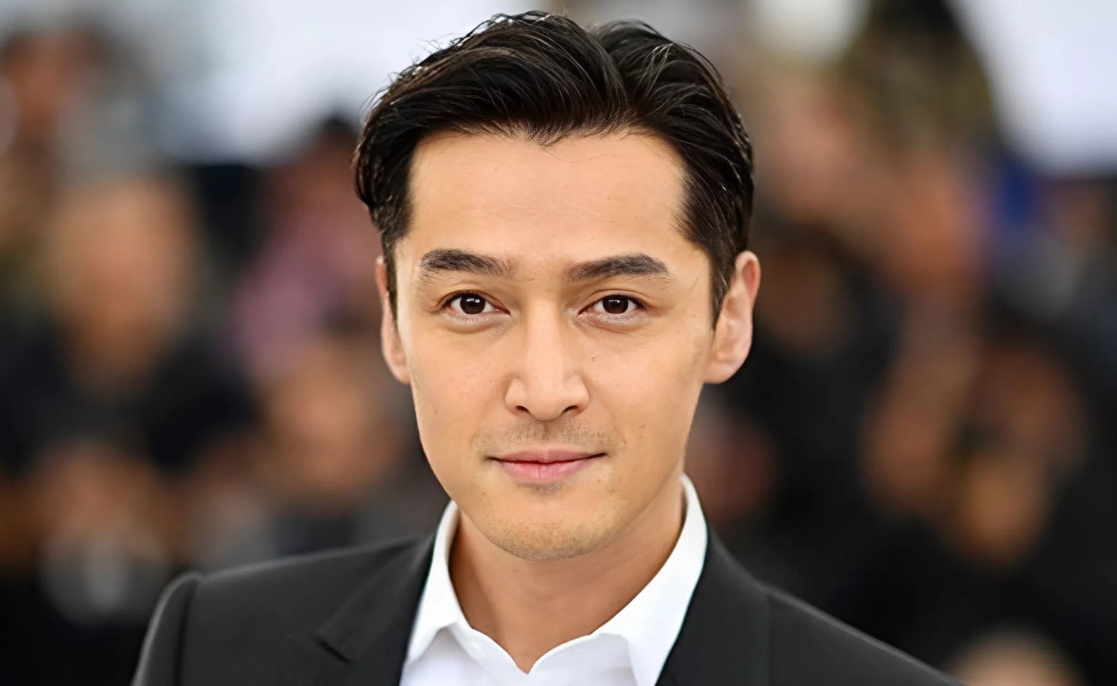 Lỡ lời một c&acirc;u trong buổi phỏng vấn, nam diễn vi&ecirc;n Hồ Ca khiến cả d&acirc;n mạng, cả chuy&ecirc;n gia tranh c&atilde;i nảy lửa về chuyện nu&ocirc;i dạy con- Ảnh 1.