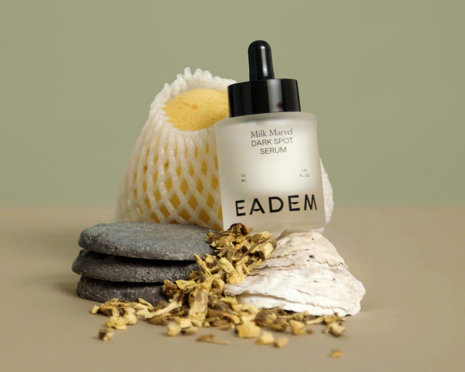 B&aacute;c sĩ cho biết 4 c&aacute;ch loại bỏ đốm n&acirc;u tại nh&agrave;: Kh&ocirc;ng kh&oacute; để &aacute;p dụng, c&ograve;n n&acirc;ng cấp da đẹp to&agrave;n diện- Ảnh 2.