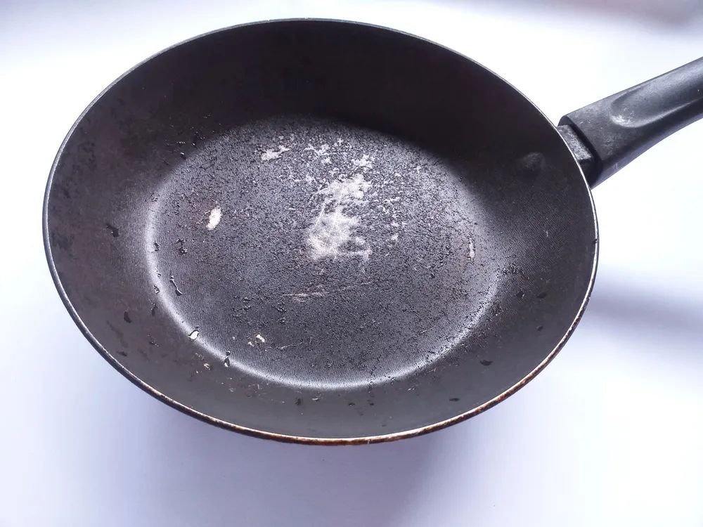 Cảnh b&aacute;o tới những gia đ&igrave;nh đang d&ugrave;ng chảo chống d&iacute;nh- Ảnh 2.