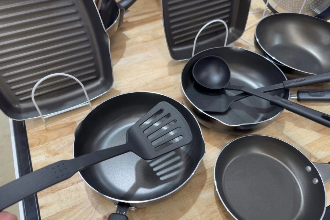 Cảnh b&aacute;o tới những gia đ&igrave;nh đang d&ugrave;ng chảo chống d&iacute;nh- Ảnh 1.