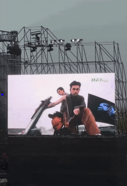 Concert Việt Nam đ&atilde; đến đẳng cấp n&agrave;y: Nh&oacute;m t&acirc;n binh đi diễn bằng trực thăng, ph&oacute;ng xe "z&igrave;n z&igrave;n" tr&ecirc;n s&acirc;n khấu- Ảnh 5.