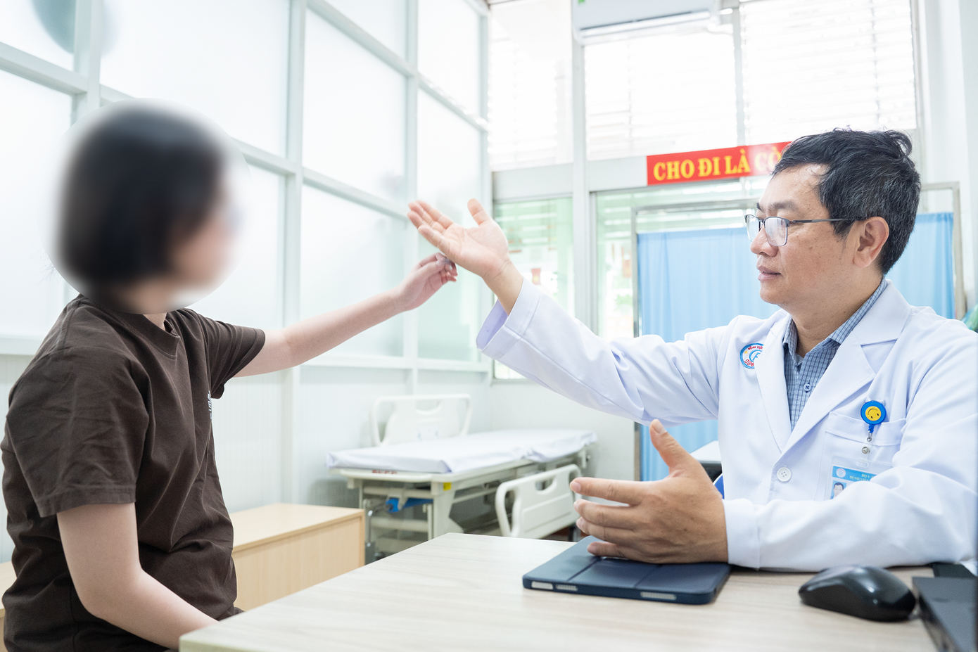 'Bắc cầu' động mạch n&atilde;o cứu c&ocirc; g&aacute;i trẻ nguy kịch v&igrave; bệnh hiếm gặp- Ảnh 4.