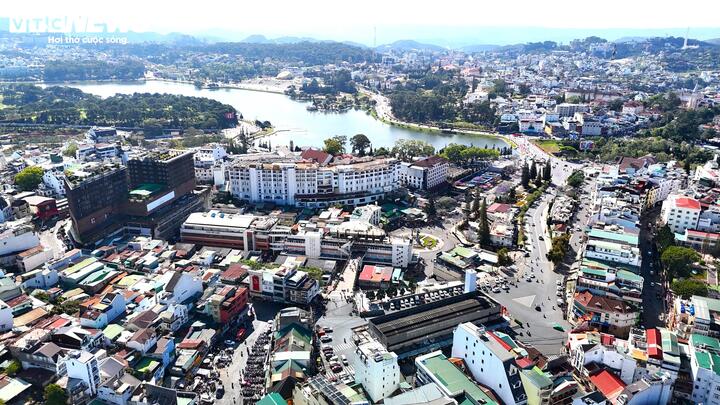 Cận cảnh biệt thự, khu nh&agrave; đất "v&agrave;ng" bỏ hoang, l&atilde;ng ph&iacute; ở &ETH;&agrave; Lạt- Ảnh 8.