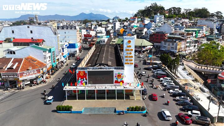 Cận cảnh biệt thự, khu nh&agrave; đất "v&agrave;ng" bỏ hoang, l&atilde;ng ph&iacute; ở &ETH;&agrave; Lạt- Ảnh 7.