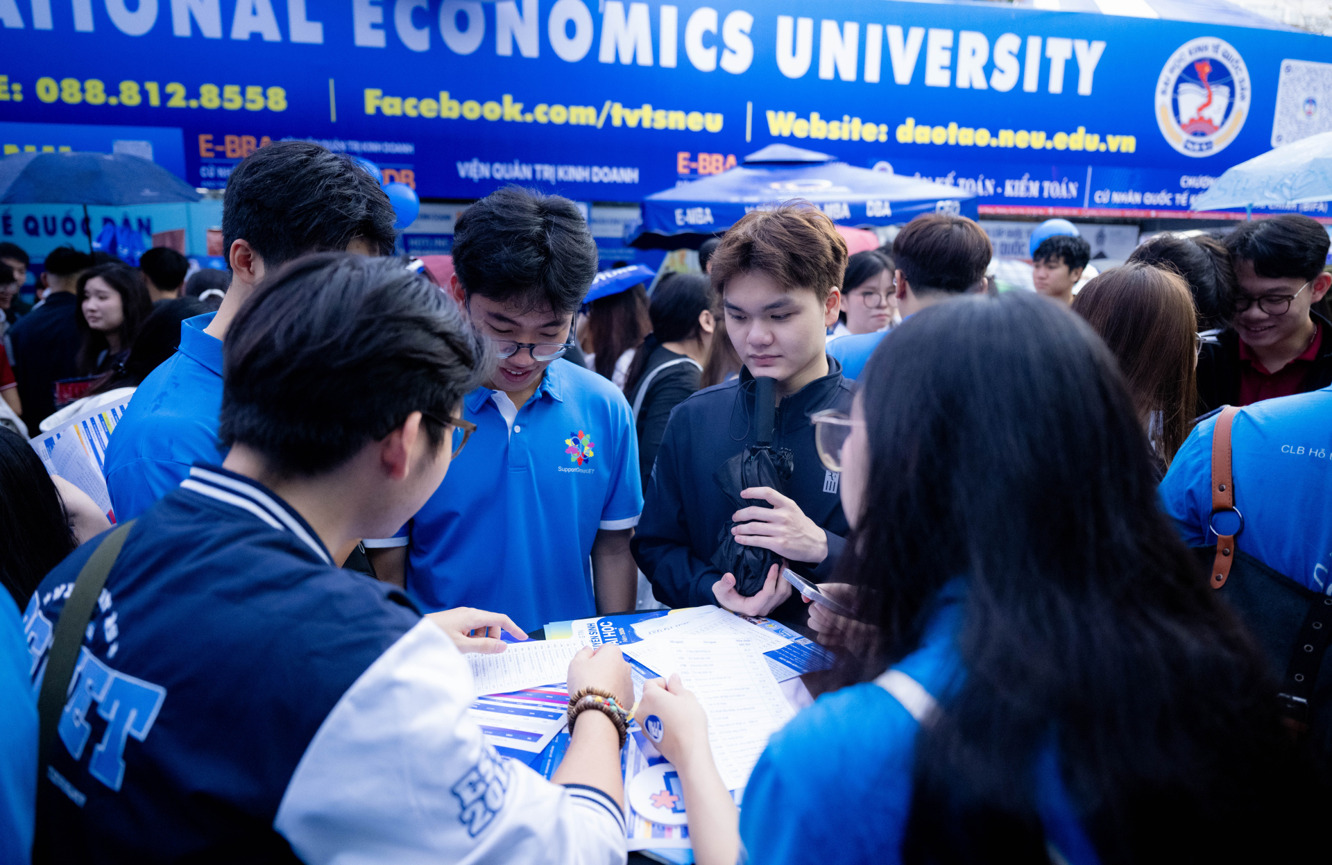 "Mẹ ủng hộ khi con muốn học cao đẳng nhưng lại lo lắng x&atilde; hội chỉ coi trọng bằng Đại học"- Ảnh 1.