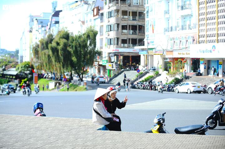 Cận cảnh biệt thự, khu nh&agrave; đất "v&agrave;ng" bỏ hoang, l&atilde;ng ph&iacute; ở &ETH;&agrave; Lạt- Ảnh 14.