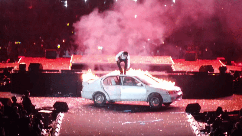 Si&ecirc;u xe của SOOBIN bốc ch&aacute;y ng&ugrave;n ngụt, cả chục ng&agrave;n người h&aacute; hốc- Ảnh 3.