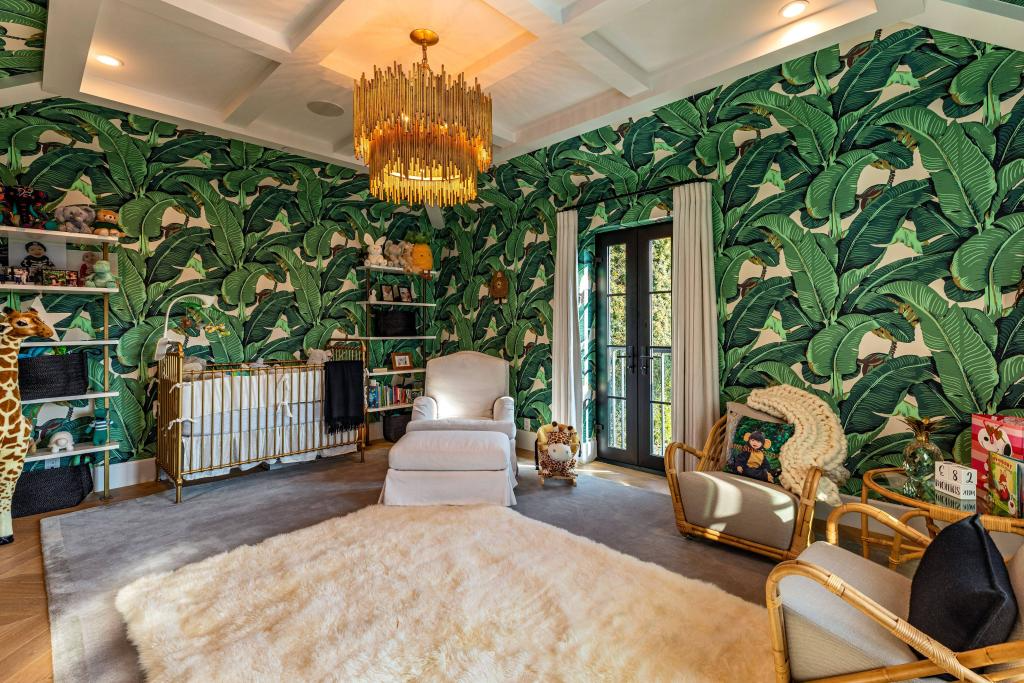 B&ecirc;n trong biệt thự 362,8 tỷ của Rihanna v&agrave; bạn trai: Nh&igrave;n ph&ograve;ng tắm đủ hiểu giới thượng lưu Mỹ gi&agrave;u cỡ n&agrave;o- Ảnh 15.