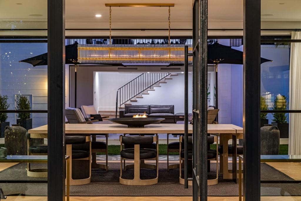 B&ecirc;n trong biệt thự 362,8 tỷ của Rihanna v&agrave; bạn trai: Nh&igrave;n ph&ograve;ng tắm đủ hiểu giới thượng lưu Mỹ gi&agrave;u cỡ n&agrave;o- Ảnh 11.