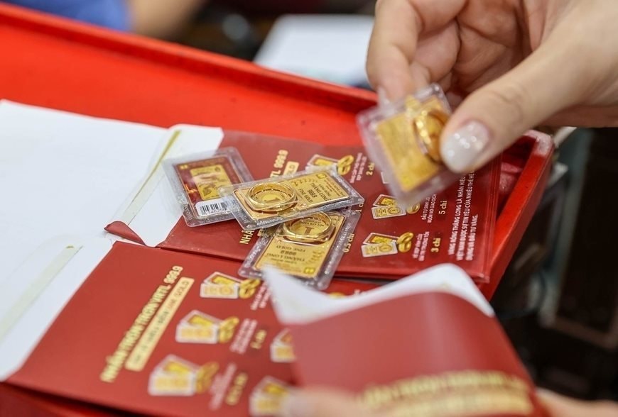 Dốc sạch 200 triệu tiết kiệm chạy đua mua v&agrave;ng, t&ocirc;i sững sờ khi lỗ nặng khi gi&aacute; giảm nhanh: Rủi ro lớn thế n&agrave;o khi FOMO- Ảnh 1.