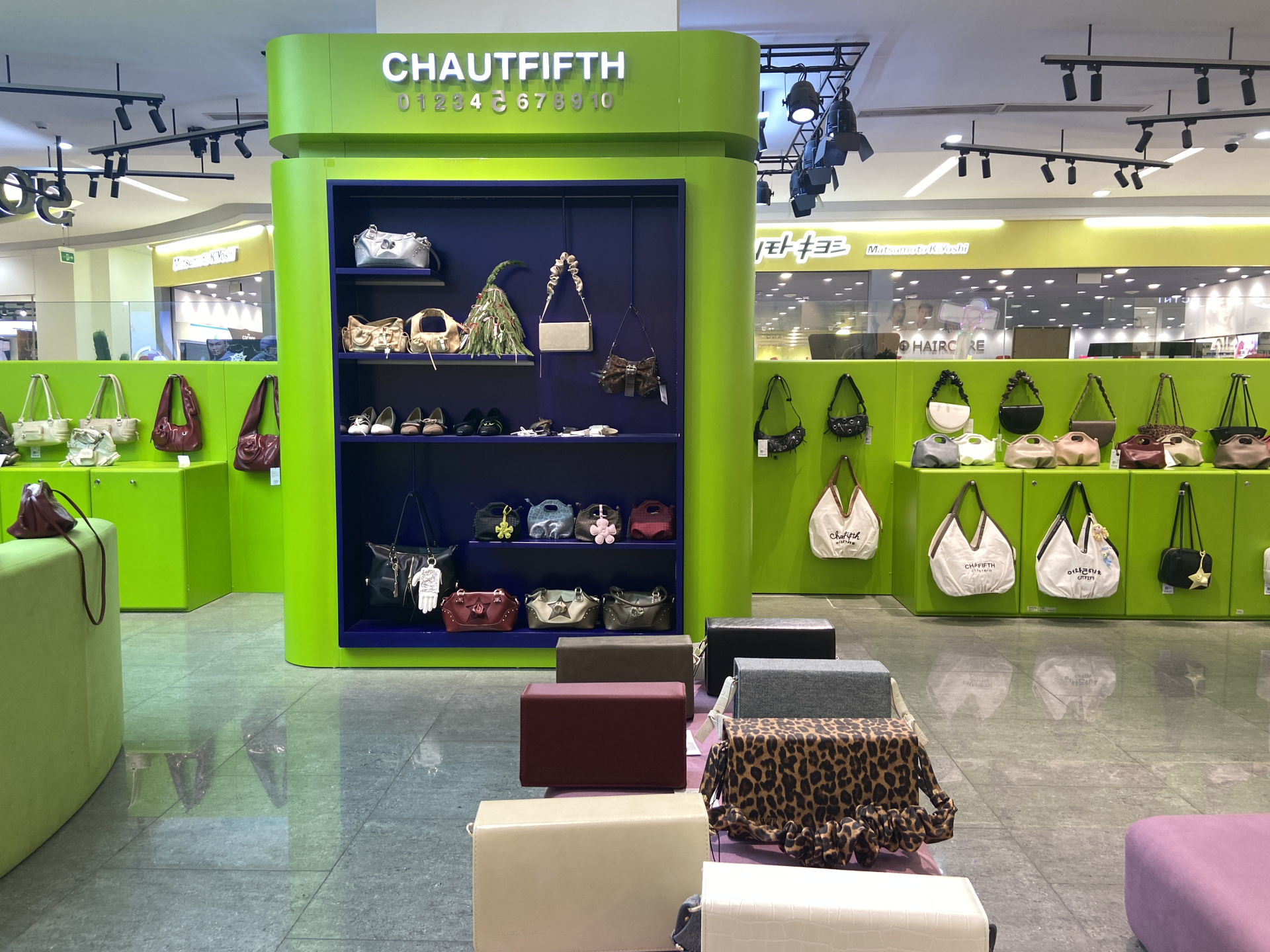 [CLIP] Ghi nhận t&igrave;nh trạng hiện tại của CHAUTFIFTH sau chiến dịch quảng c&aacute;o "coi thường phụ nữ": Nh&acirc;n vi&ecirc;n, kh&aacute;ch h&agrave;ng n&oacute;i g&igrave;?- Ảnh 5.