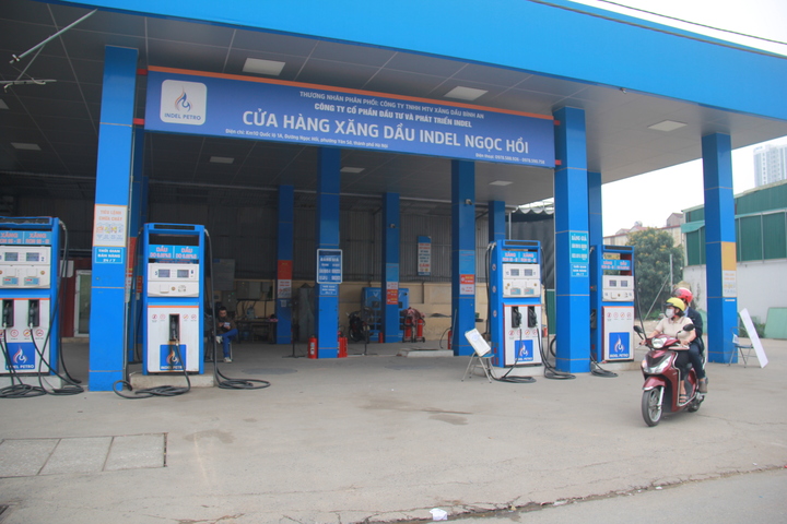 H&agrave; Nội ki&ecirc;n quyết xử l&yacute; cửa h&agrave;ng xăng dầu găm h&agrave;ng, dừng b&aacute;n kh&ocirc;ng l&yacute; do- Ảnh 1.