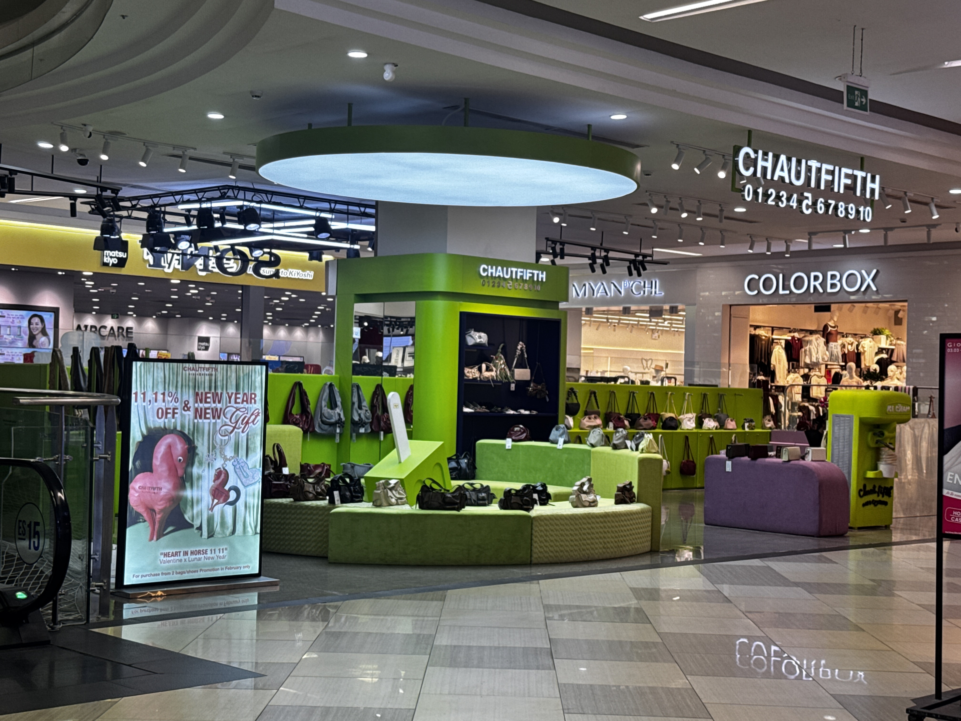 [CLIP] Ghi nhận t&igrave;nh trạng hiện tại của CHAUTFIFTH sau chiến dịch quảng c&aacute;o "coi thường phụ nữ": Nh&acirc;n vi&ecirc;n, kh&aacute;ch h&agrave;ng n&oacute;i g&igrave;?- Ảnh 4.