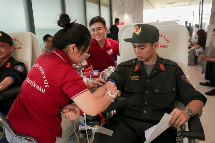 Thứ trưởng Nguyễn Tri Thức: Không có máu, bác sĩ giỏi đến đâu cũng khó cứu người- Ảnh 3. Thứ trưởng Nguyễn Tri Thức: Không có máu, bác sĩ giỏi đến đâu cũng khó cứu người- Ảnh 3.