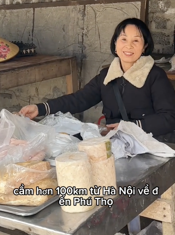 "Mẹ t&ocirc;i kẹt xỉn": C&aacute;ch ti&ecirc;u tiền độc đ&aacute;o của c&ocirc; b&aacute;n gi&ograve; chả 55 tuổi ở chợ qu&ecirc; Ph&uacute; Thọ nu&ocirc;i con du học Đức- Ảnh 2.
