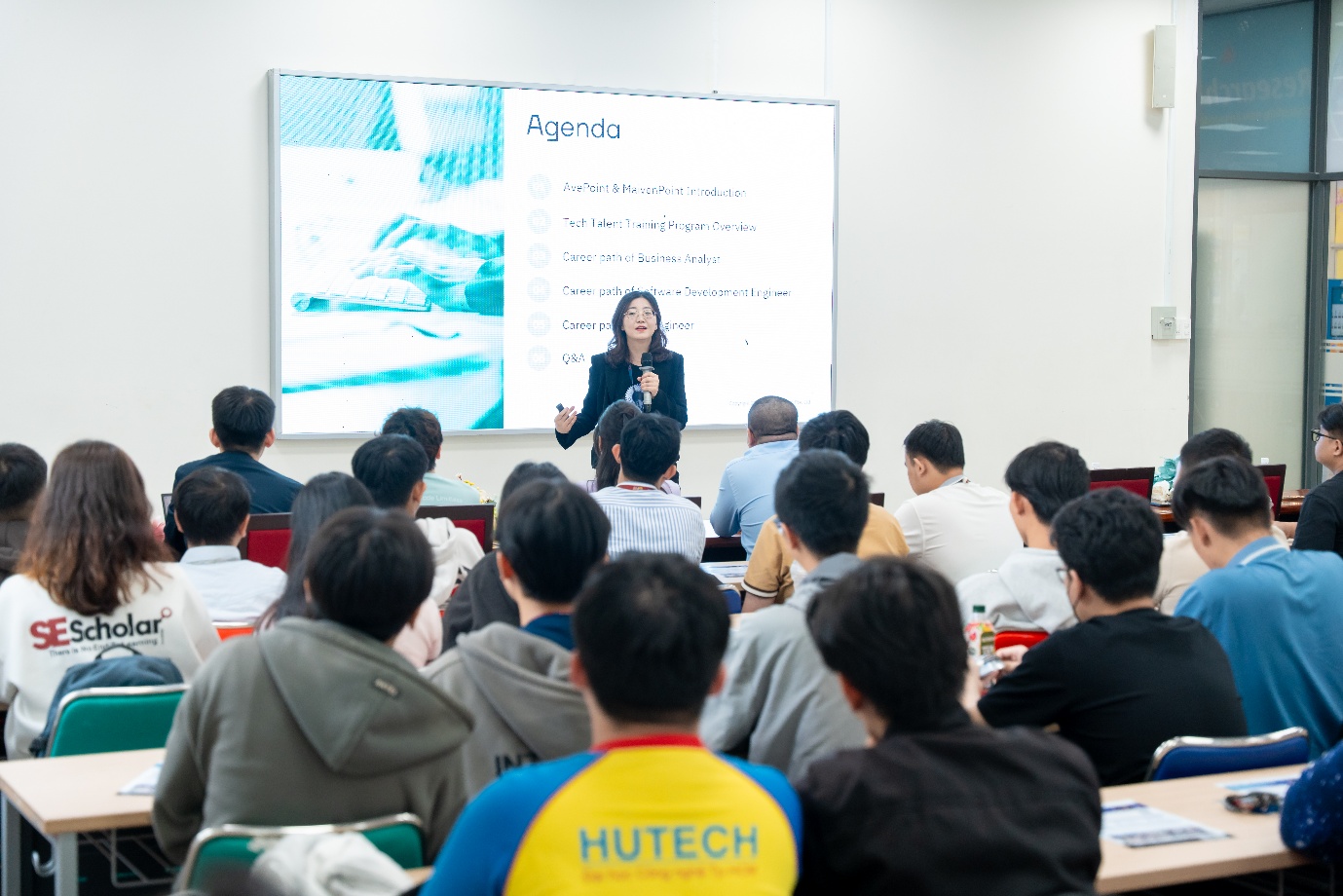 Sinh viên Công nghệ thông tin HUTECH khai phá hướng đi nghề nghiệp cùng CEO MaivenPoint- Ảnh 1. Sinh viên Công nghệ thông tin HUTECH khai phá hướng đi nghề nghiệp cùng CEO MaivenPoint- Ảnh 1.