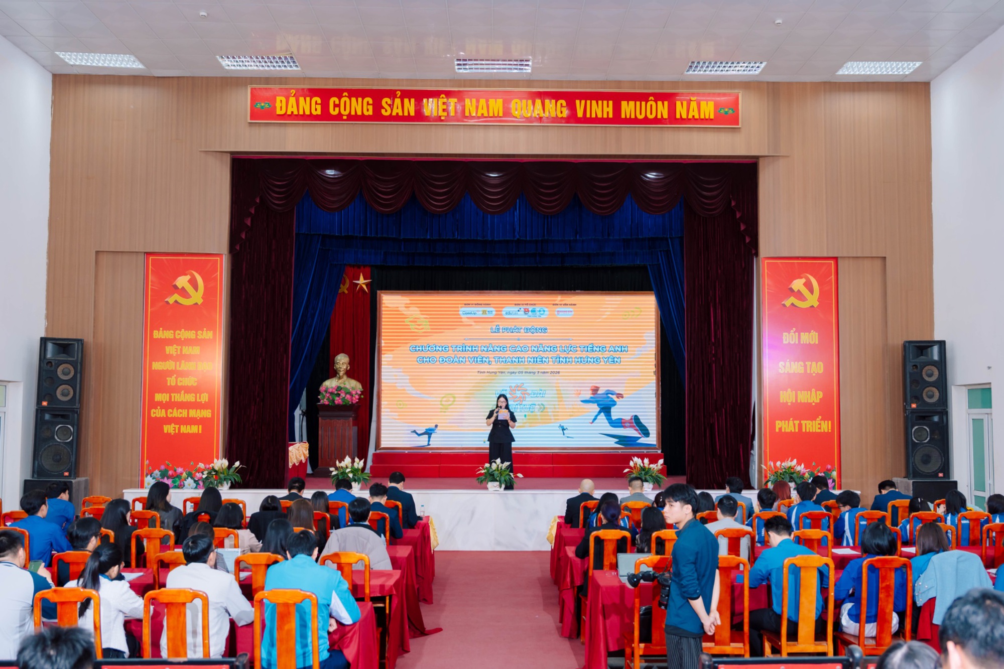 Học sinh Hưng Yên háo hức với “Vũ đài trí tuệ – High School Battle”- Ảnh 1. Học sinh Hưng Yên háo hức với “Vũ đài trí tuệ – High School Battle”- Ảnh 1.