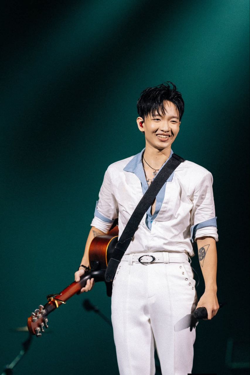 Nam ca sĩ Việt c&oacute; vợ như "được cả thế giới": Hit 146 triệu view, 2 tour concert v&agrave; hơn thế nữa!- Ảnh 2.