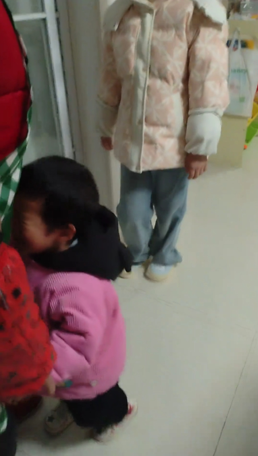 Em trai ph&aacute; hỏng bức tranh chị gh&eacute;p mất 3 tuần, phản ứng của người b&agrave; khiến 5 triệu người dừng ch&acirc;n- Ảnh 3.