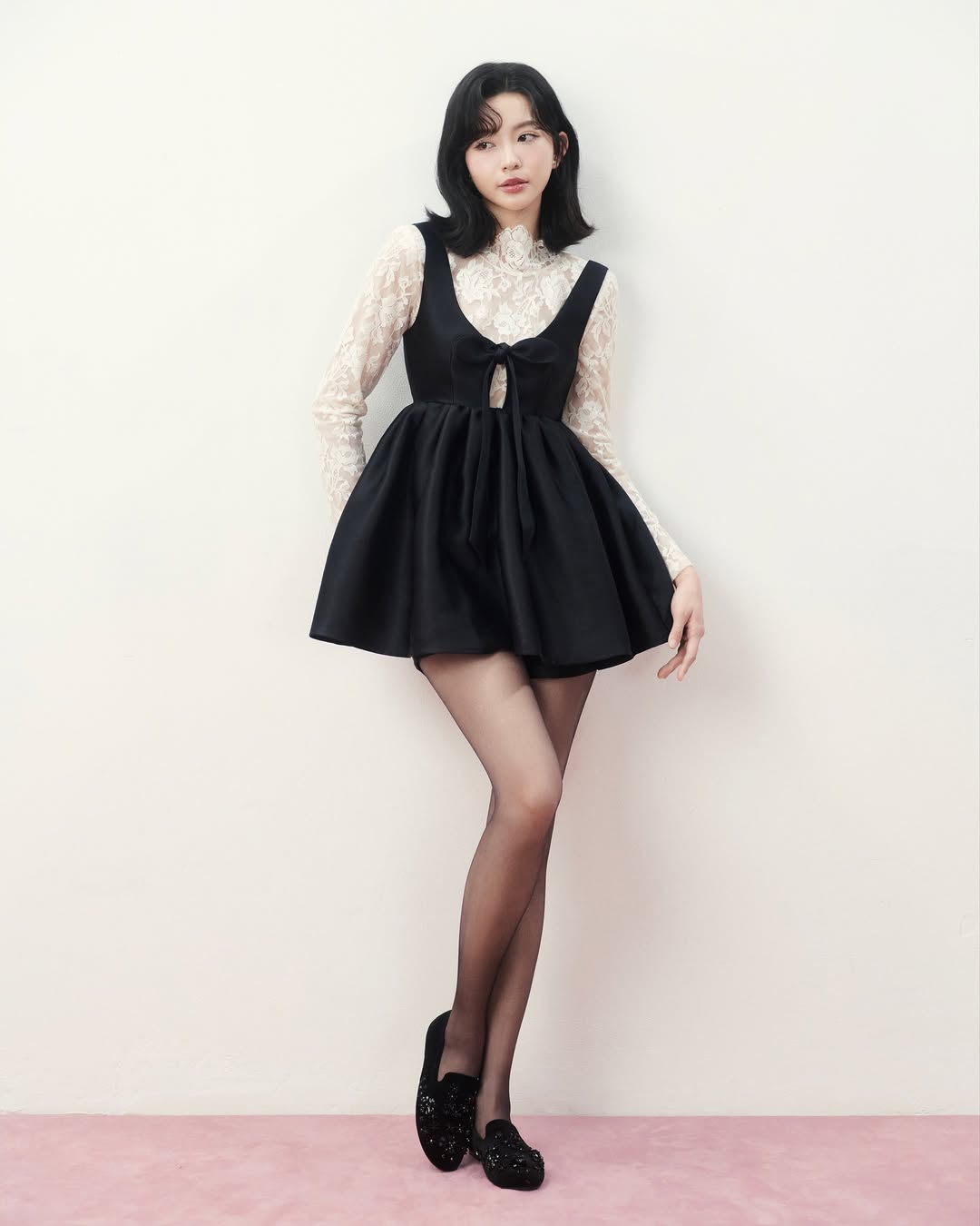 Mỹ nh&acirc;n chỉ cao 1m50 nhưng mặc đẹp kh&ocirc;ng trượt ph&aacute;t n&agrave;o, xuất hiện ở đ&acirc;u th&igrave; nơi đ&oacute; l&agrave; Paris Fashion Week- Ảnh 19.