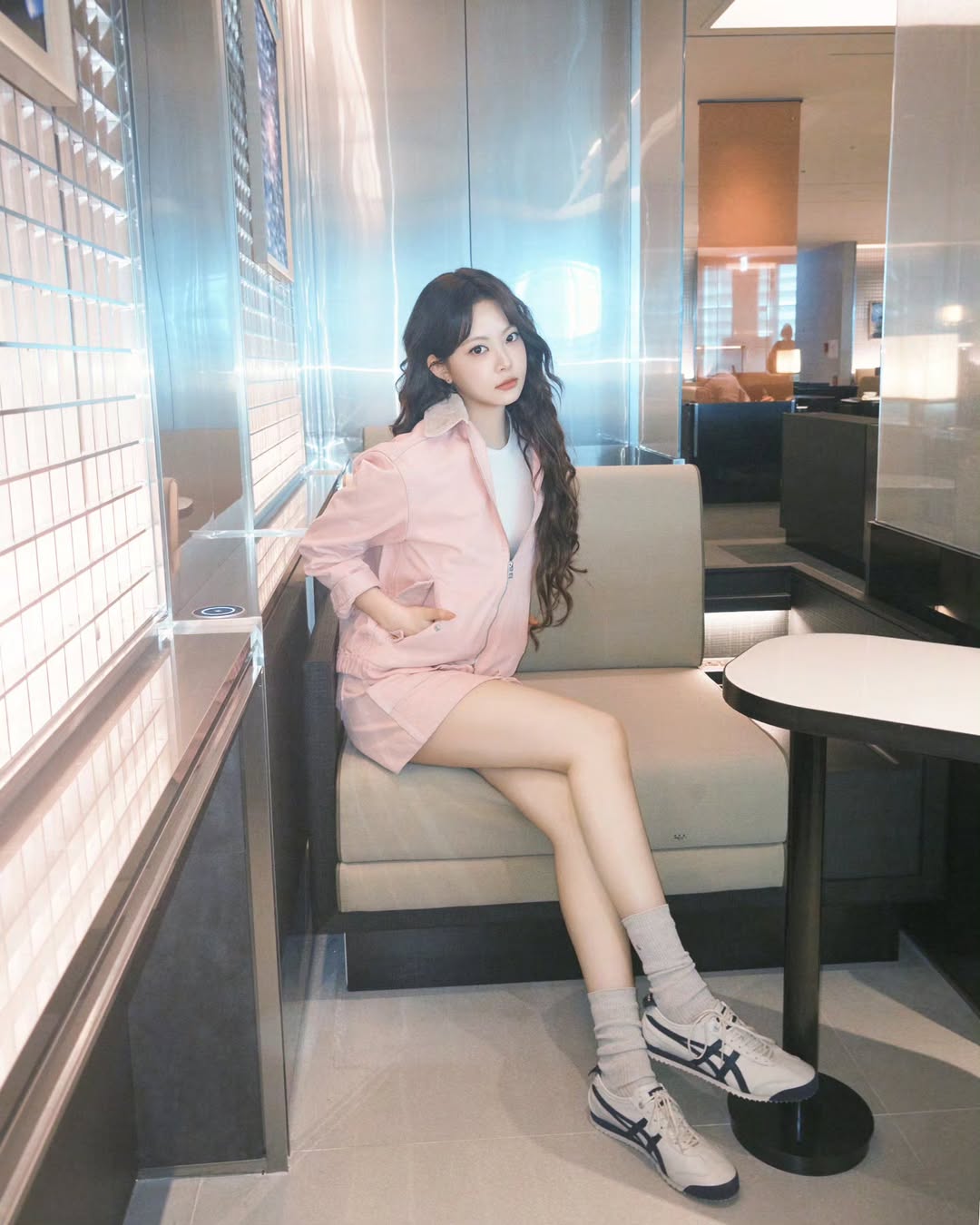 Nhan sắc giả dối của th&agrave;nh vi&ecirc;n nh&oacute;m nữ bị gh&eacute;t nhất Kpop, ai bảo giống &ldquo;c&ocirc;ng ch&uacute;a Kpop&rdquo; vậy?- Ảnh 3.