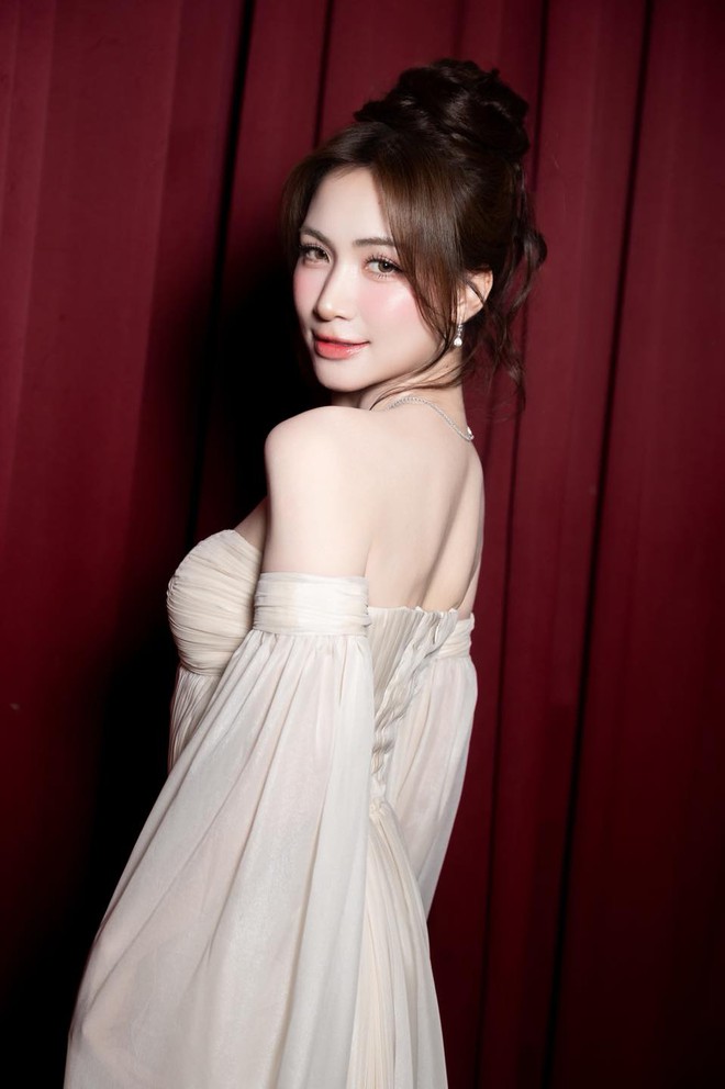 H&ograve;a Minzy da trắng mịn kh&ocirc;ng tỳ vết: Rất chăm d&ugrave;ng 3 m&oacute;n nước l&agrave; "bảo bối" chống gi&agrave;, vừa đẹp da, &ldquo;gọt&rdquo; d&aacute;ng lại khỏe xương khớp- Ảnh 2.