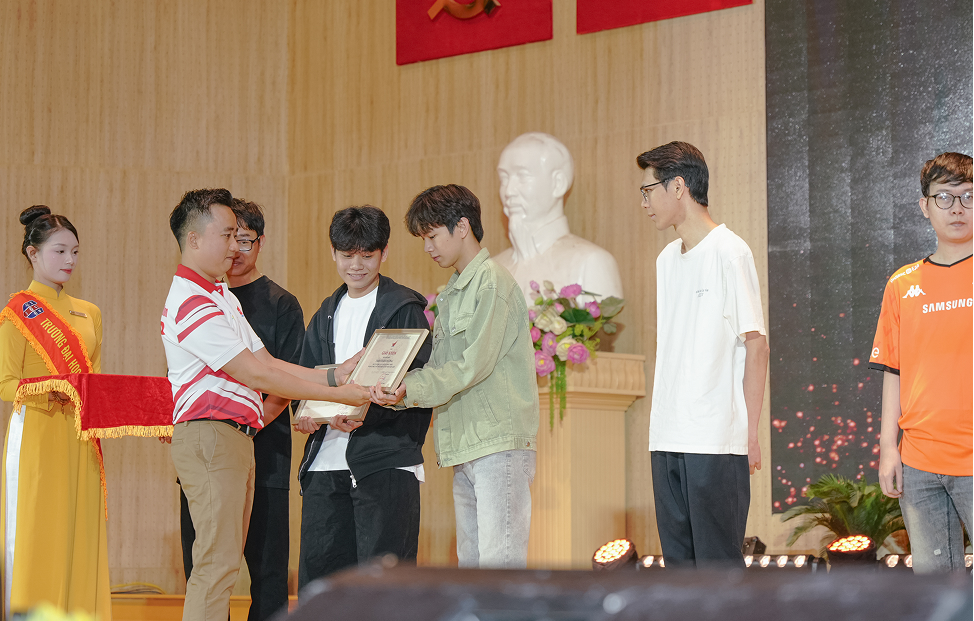 Chơi game thực sự để kiếm tiền: Chuyện nghề của những tuyển thủ mang danh xưng kiện tướng quốc gia- Ảnh 13.