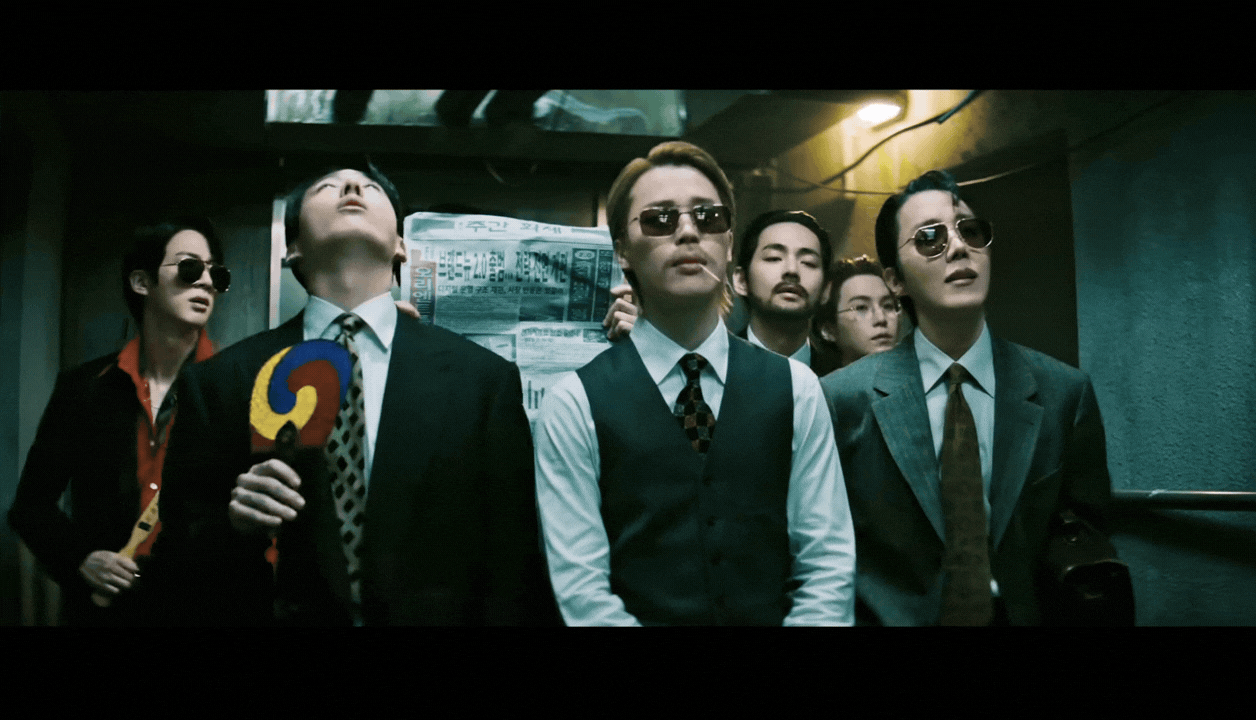 BTS &ldquo;bựa&rdquo; chưa từng thấy, nam thần đẹp nhất thế giới đang l&agrave;m g&igrave; thế n&agrave;y?- Ảnh 1.