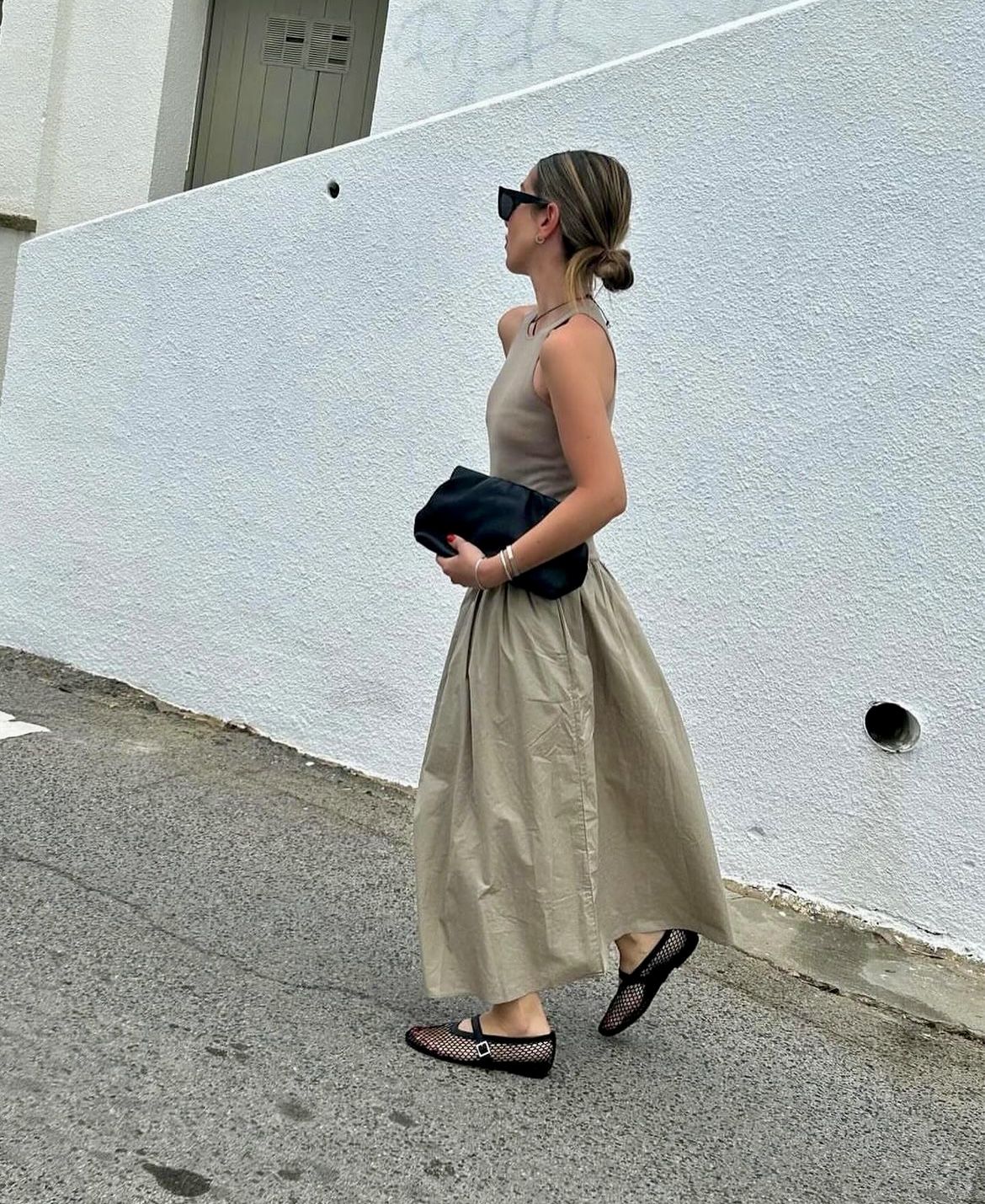 4 mẫu gi&agrave;y d&eacute;p đ&aacute;ng sắm nhất m&ugrave;a h&egrave; 2026, phối với quần jeans hay ch&acirc;n v&aacute;y đều xứng đ&ocirc;i- Ảnh 1.