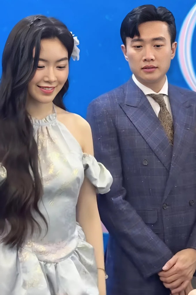 Sao nam gi&agrave;u c&oacute; nhất nh&igrave; Vbiz từng vướng tin đồn hẹn h&ograve; Lọ Lem: 