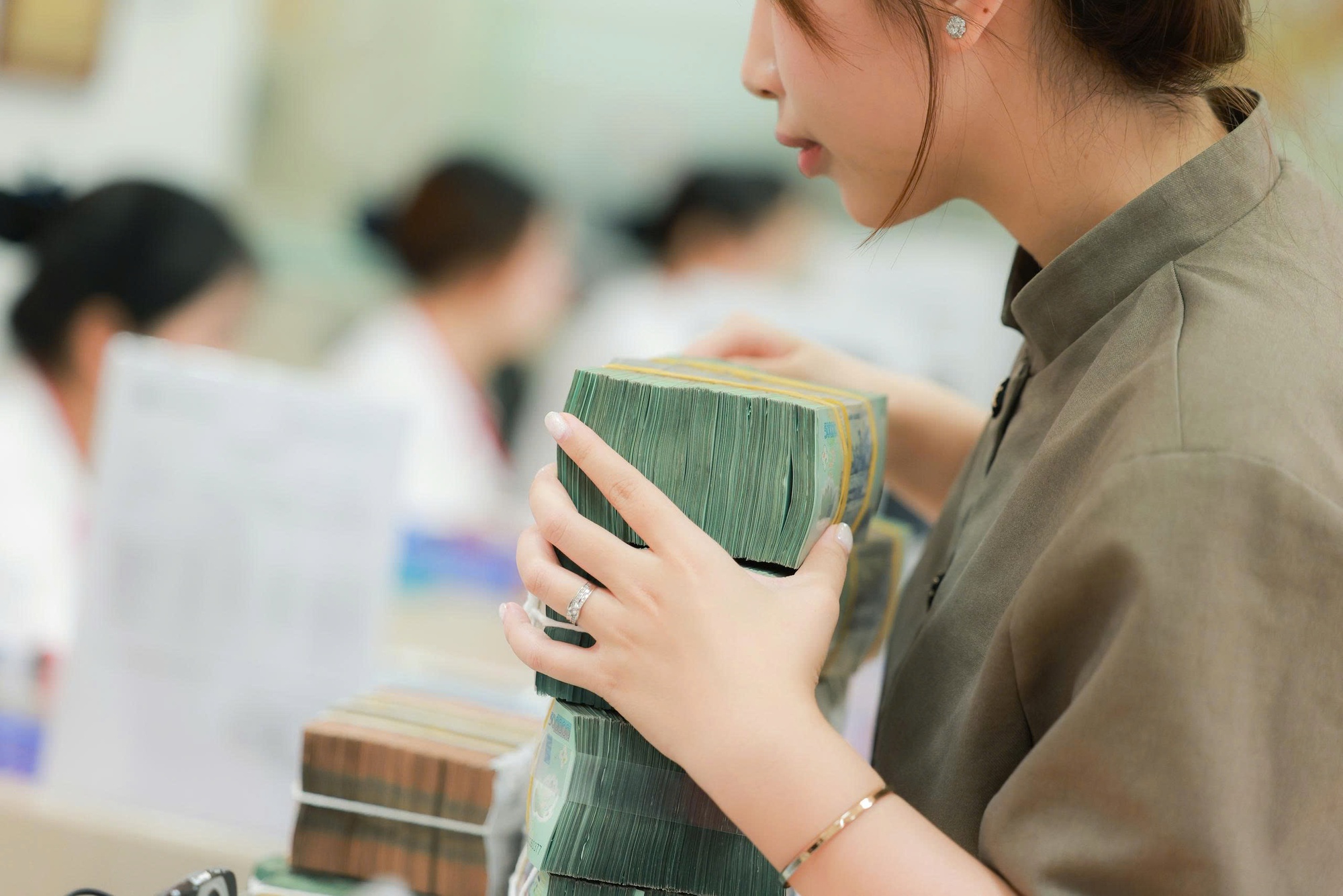 L&atilde;i suất tiết kiệm tăng nhanh: C&oacute; 1 tỷ đồng gửi ngay sau Tết, n&ecirc;n 