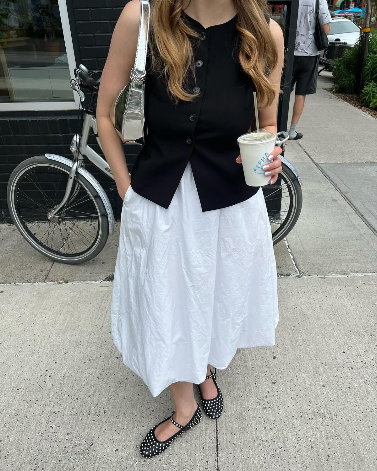 4 mẫu gi&agrave;y d&eacute;p đ&aacute;ng sắm nhất m&ugrave;a h&egrave; 2026, phối với quần jeans hay ch&acirc;n v&aacute;y đều xứng đ&ocirc;i- Ảnh 4.