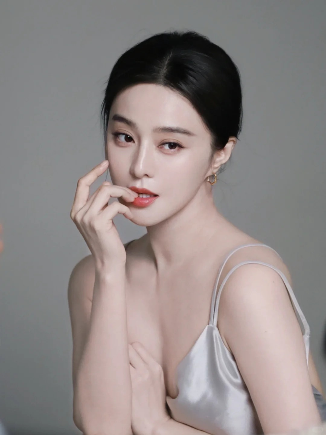 Phạm Băng Băng đi b&aacute;n mặt nạ ở si&ecirc;u thị: Nhan sắc thật khiến đ&aacute;m đ&ocirc;ng tr&ograve;n mắt, đứng h&igrave;nh kinh ngạc- Ảnh 6.